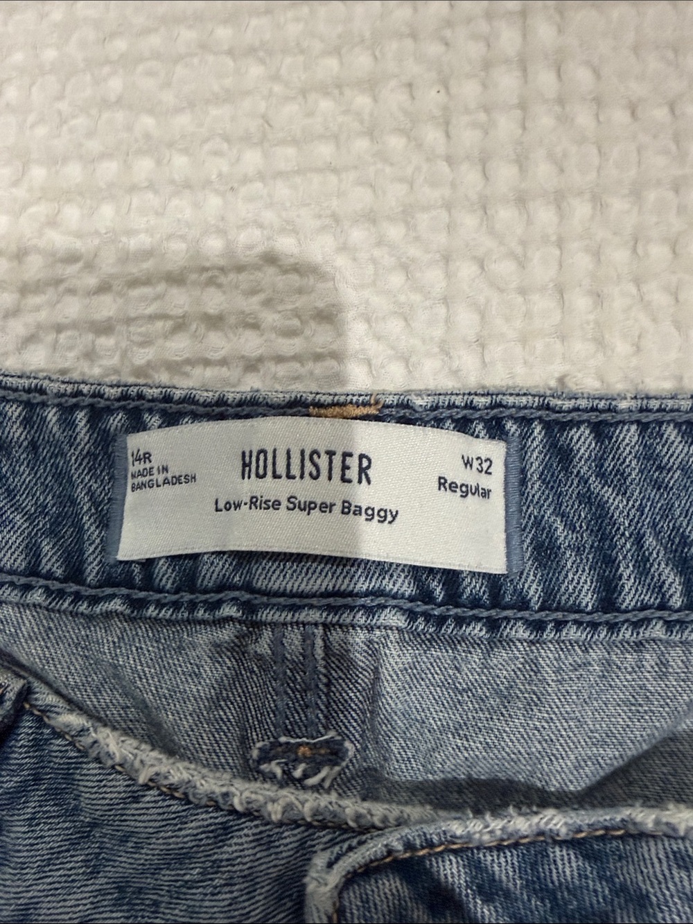 Hollister Faded Blue Low-Rise Super Baggy Jeans - Picture 2 of 5